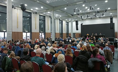 Die BVV im Veranstaltungsraum des Dong-Xuan-Center
